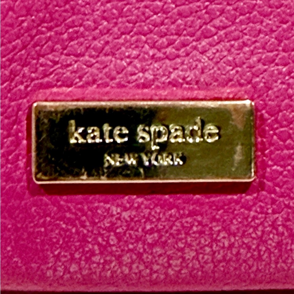 Kate Spade VGUC Bubblegum Pink
Leather VillabellaAve Mara Bow Wristlet
W/COA - Picture 2 of 12